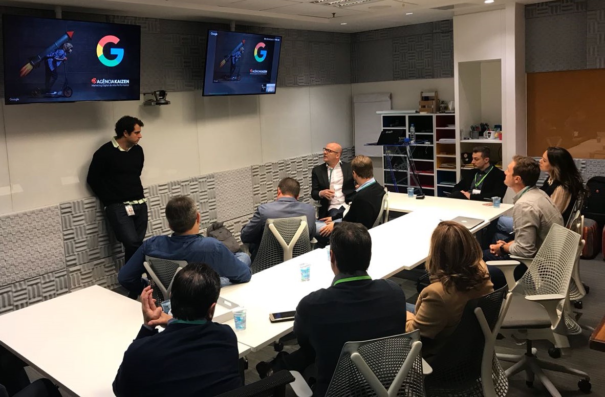 CDL Blumenau e Cecred realizam visita a Google
