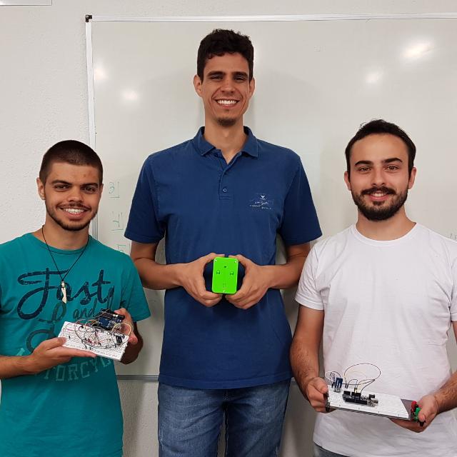 Tecnologia que ajudará cegos a identificarem estabelecimentos comerciais tem apoio da CDL Blumenau